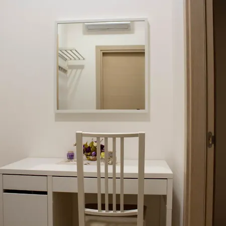 Li Uluzzi Lejlighed *