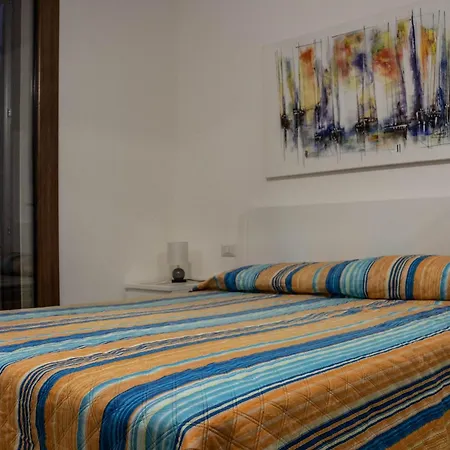 Li Uluzzi Lejlighed *