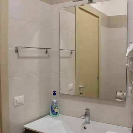 Li Uluzzi * Нардо